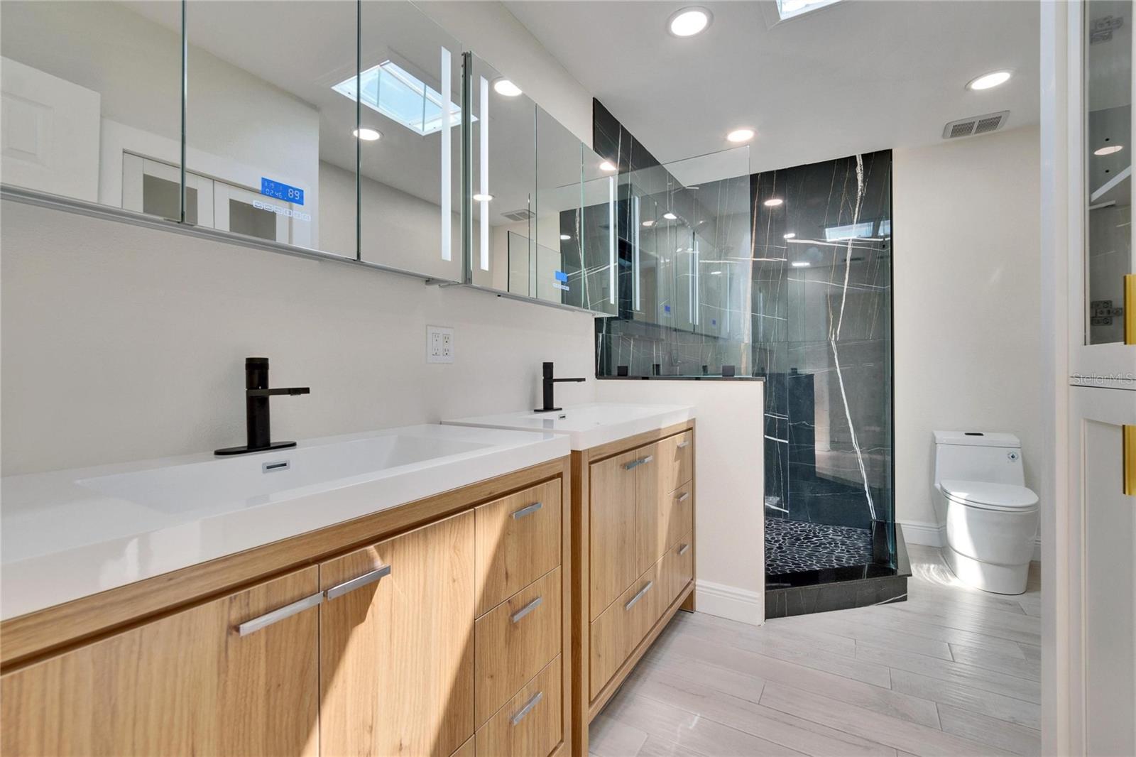 370 S WOODLANDS DR — photo 36