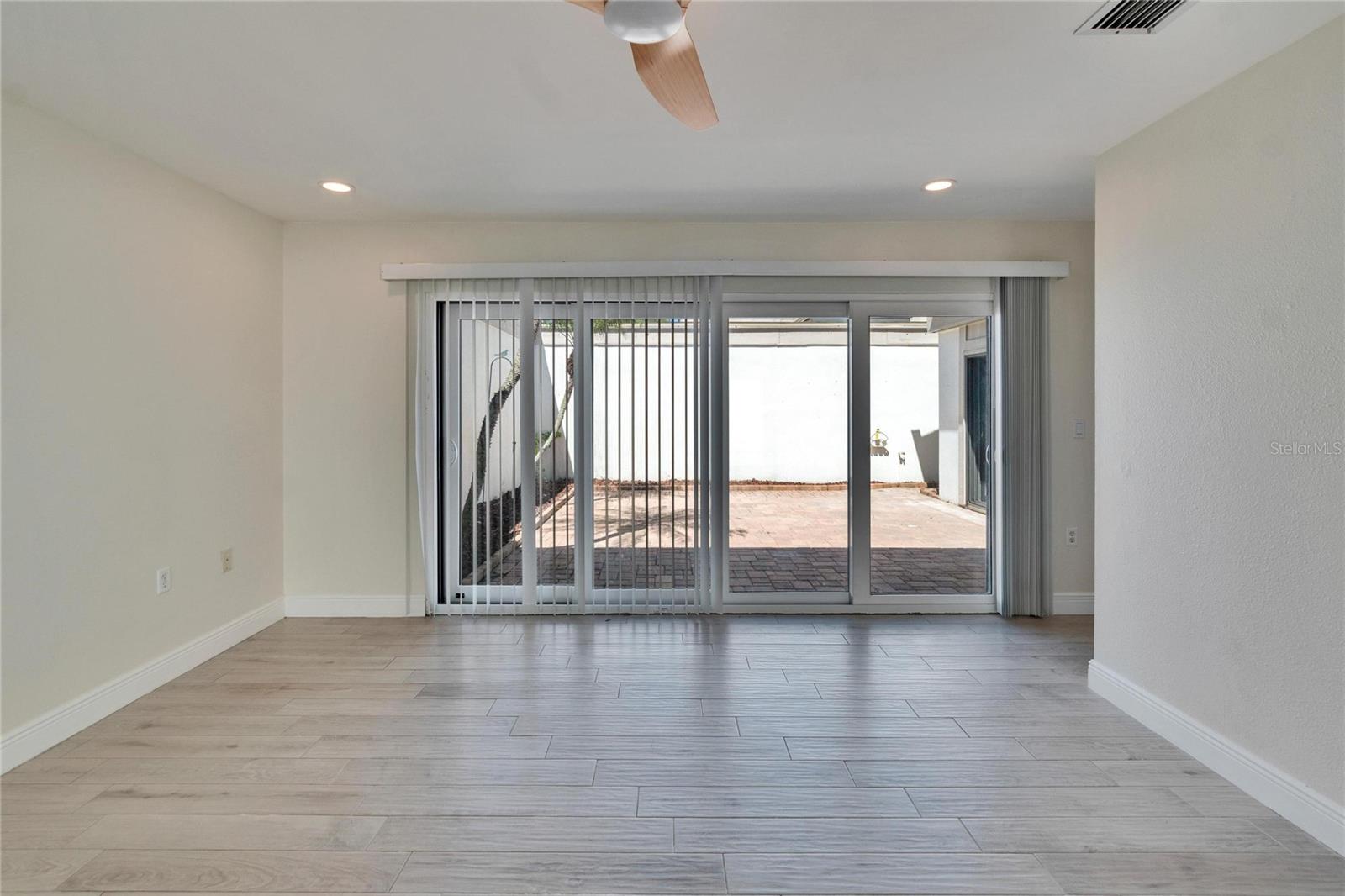 370 S WOODLANDS DR — photo 32