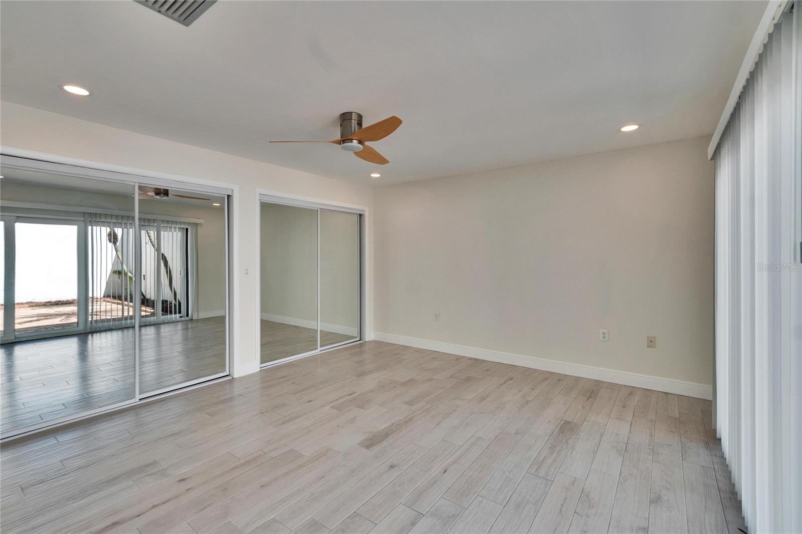 370 S WOODLANDS DR — photo 35
