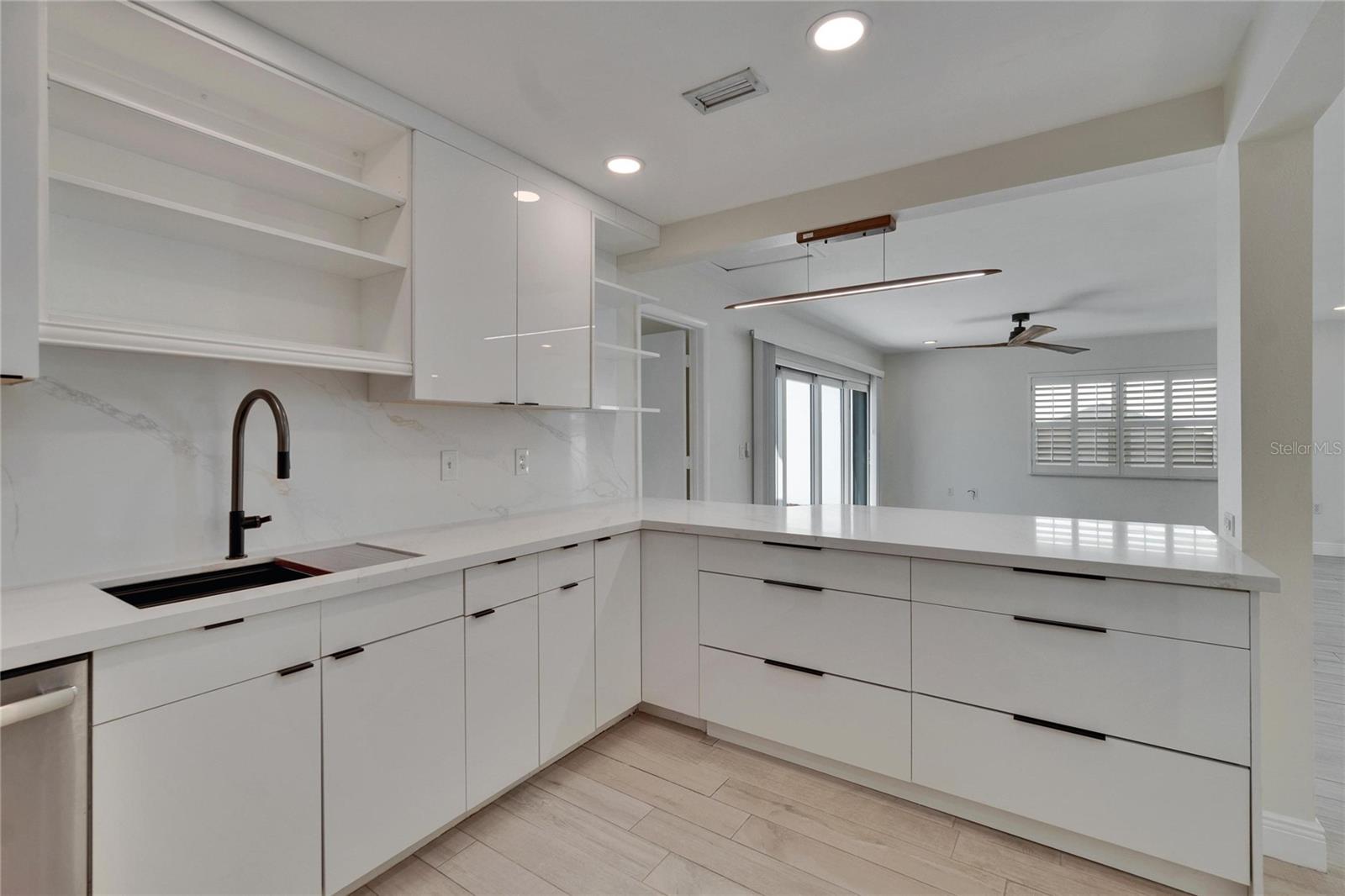 370 S WOODLANDS DR — photo 24