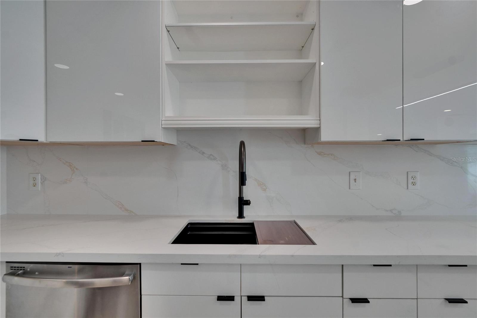 370 S WOODLANDS DR — photo 31
