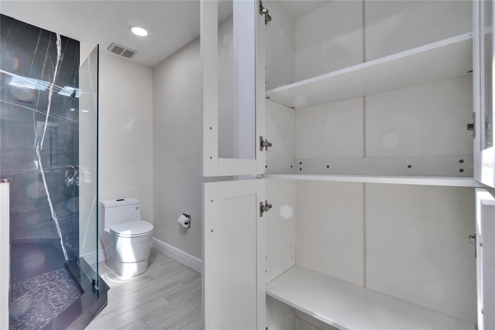 370 S WOODLANDS DR — photo 40