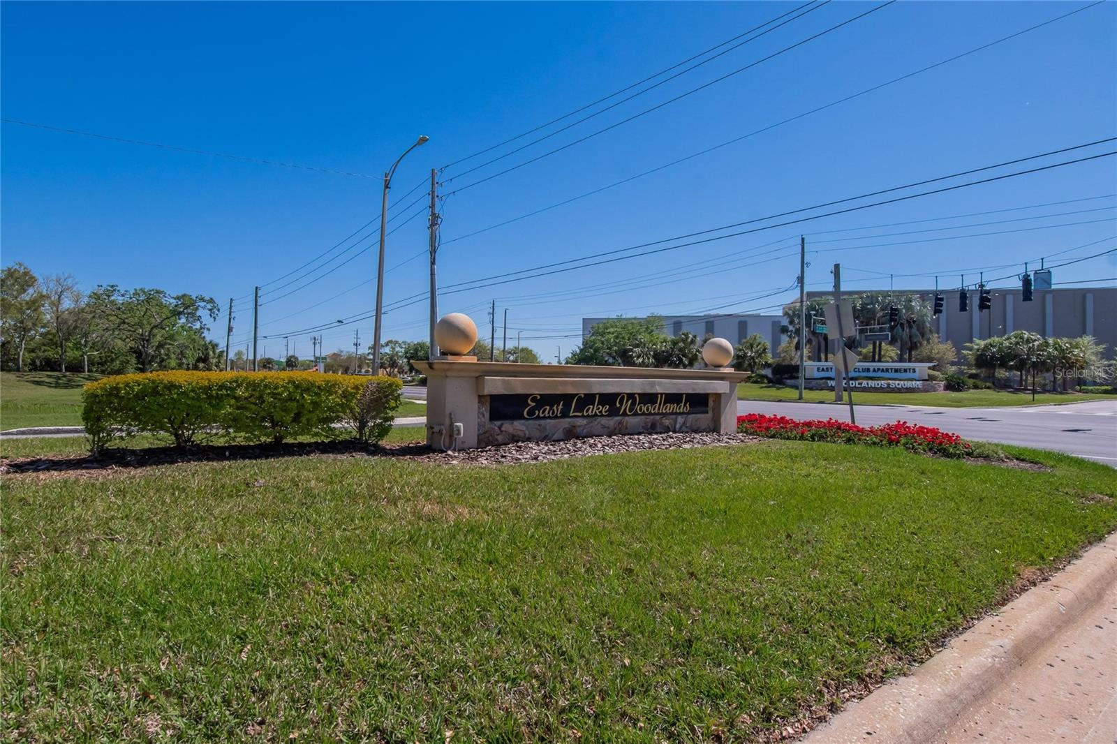 370 S WOODLANDS DR — photo 6