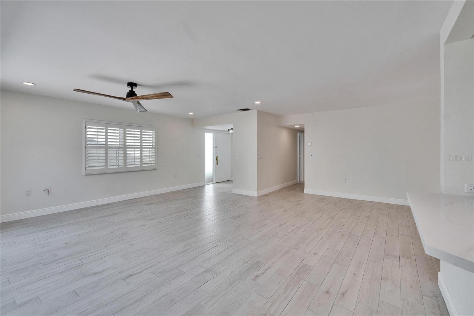 370 S WOODLANDS DR — photo 18