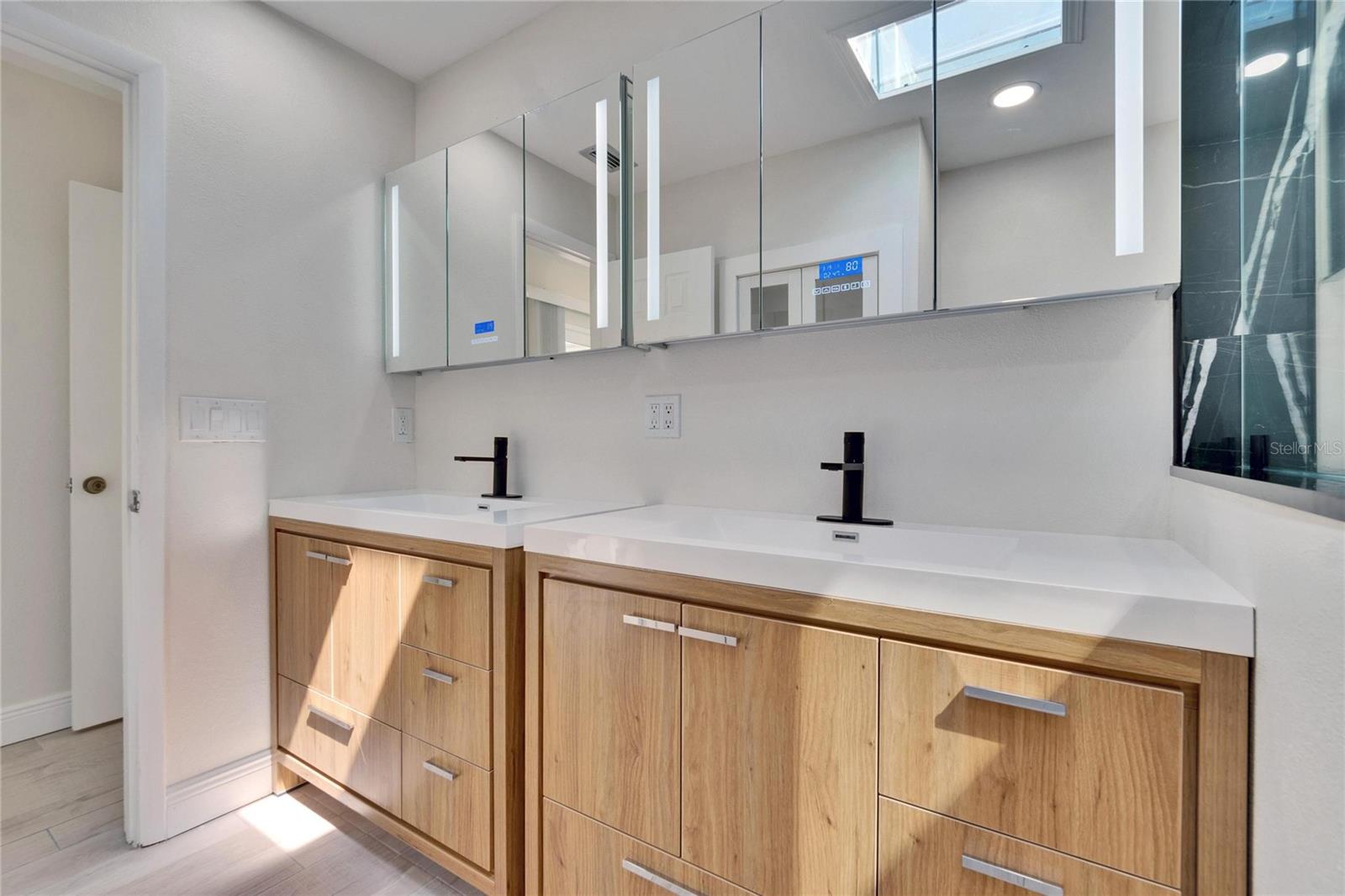 370 S WOODLANDS DR — photo 37