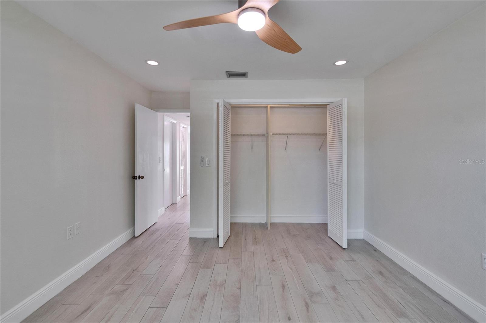 370 S WOODLANDS DR — photo 43