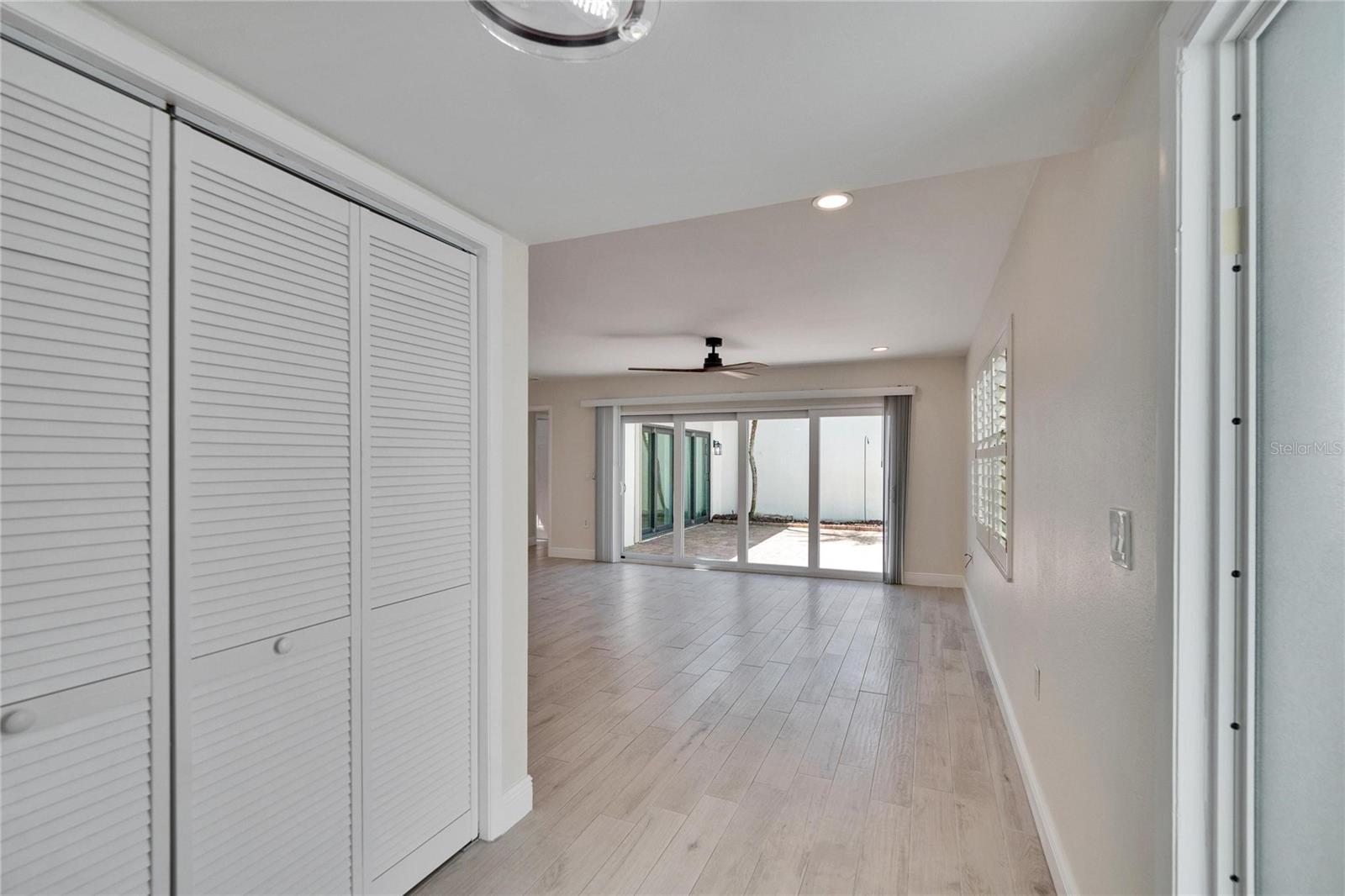 370 S WOODLANDS DR — photo 16
