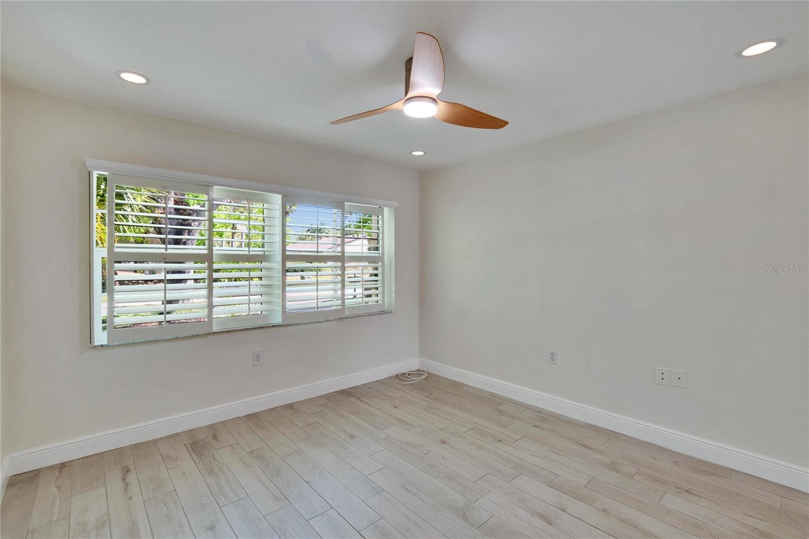370 S WOODLANDS DR — photo 42
