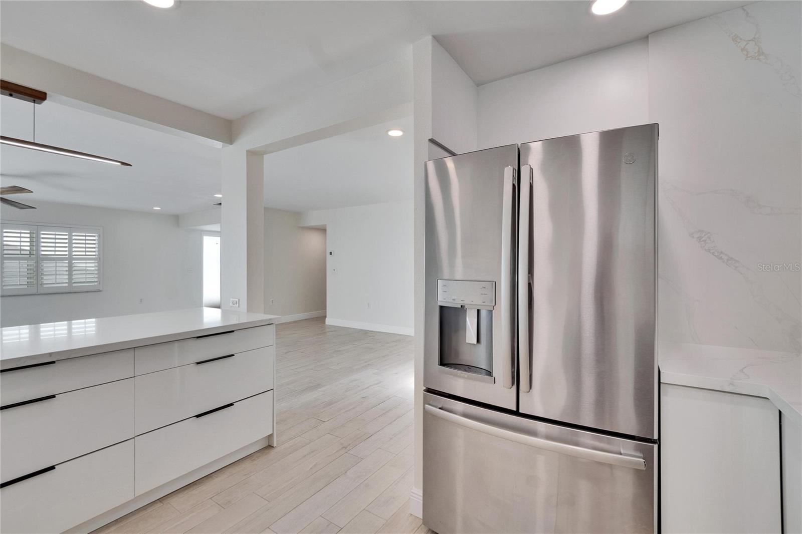 370 S WOODLANDS DR — photo 30