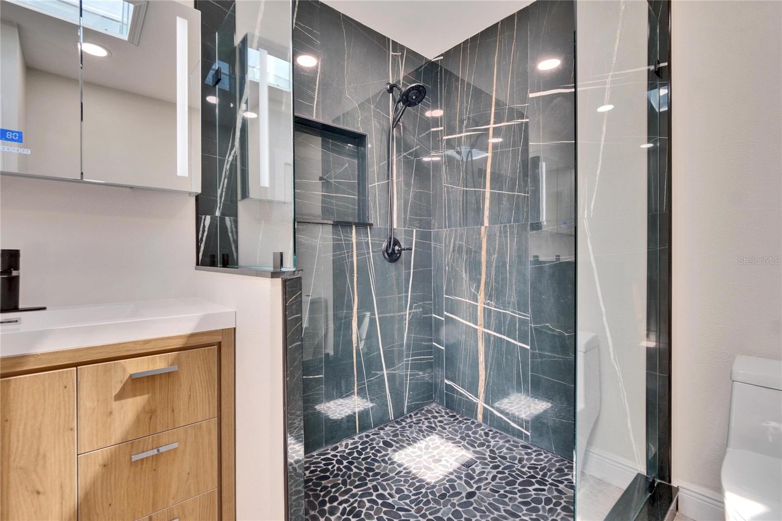 370 S WOODLANDS DR — photo 39