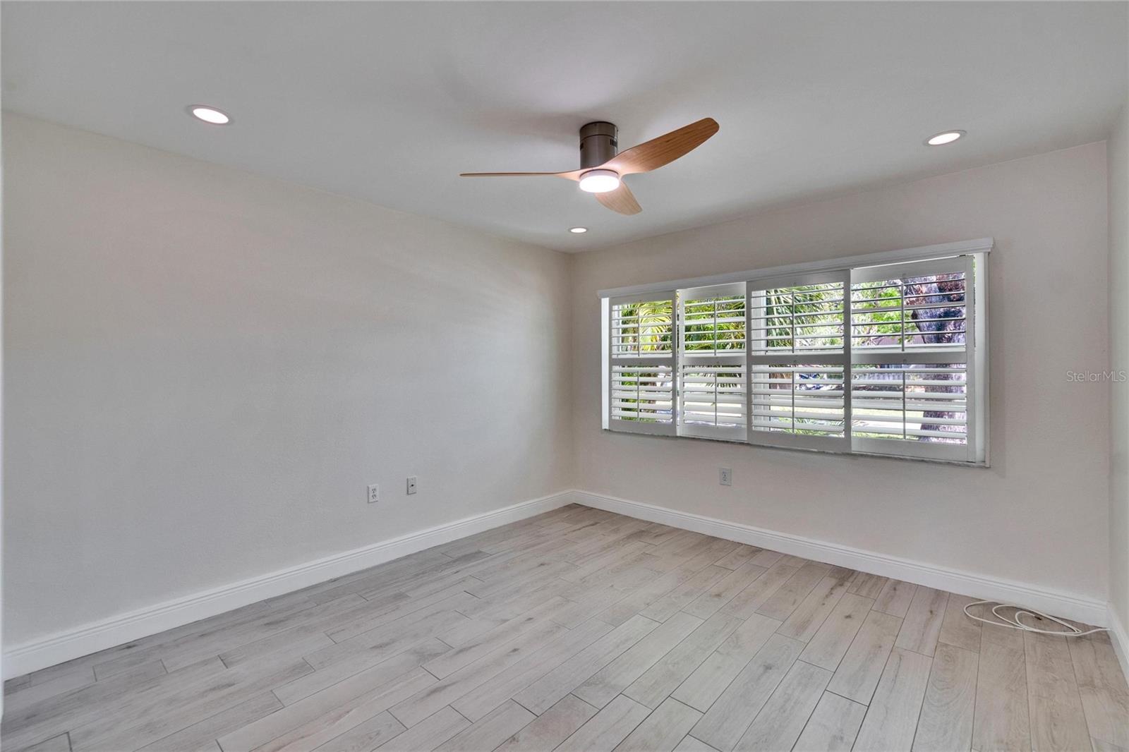 370 S WOODLANDS DR — photo 41