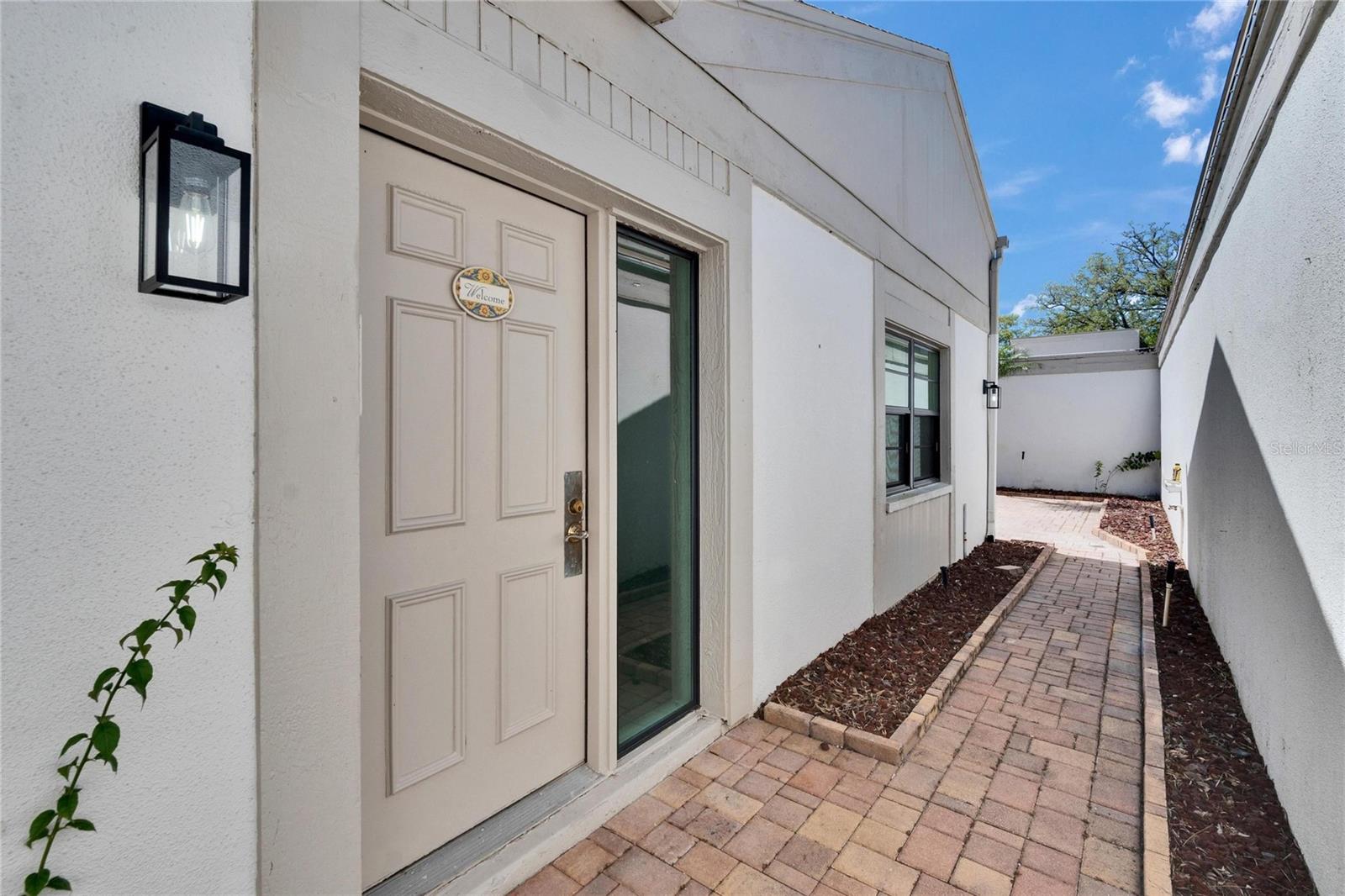 370 S WOODLANDS DR — photo 14
