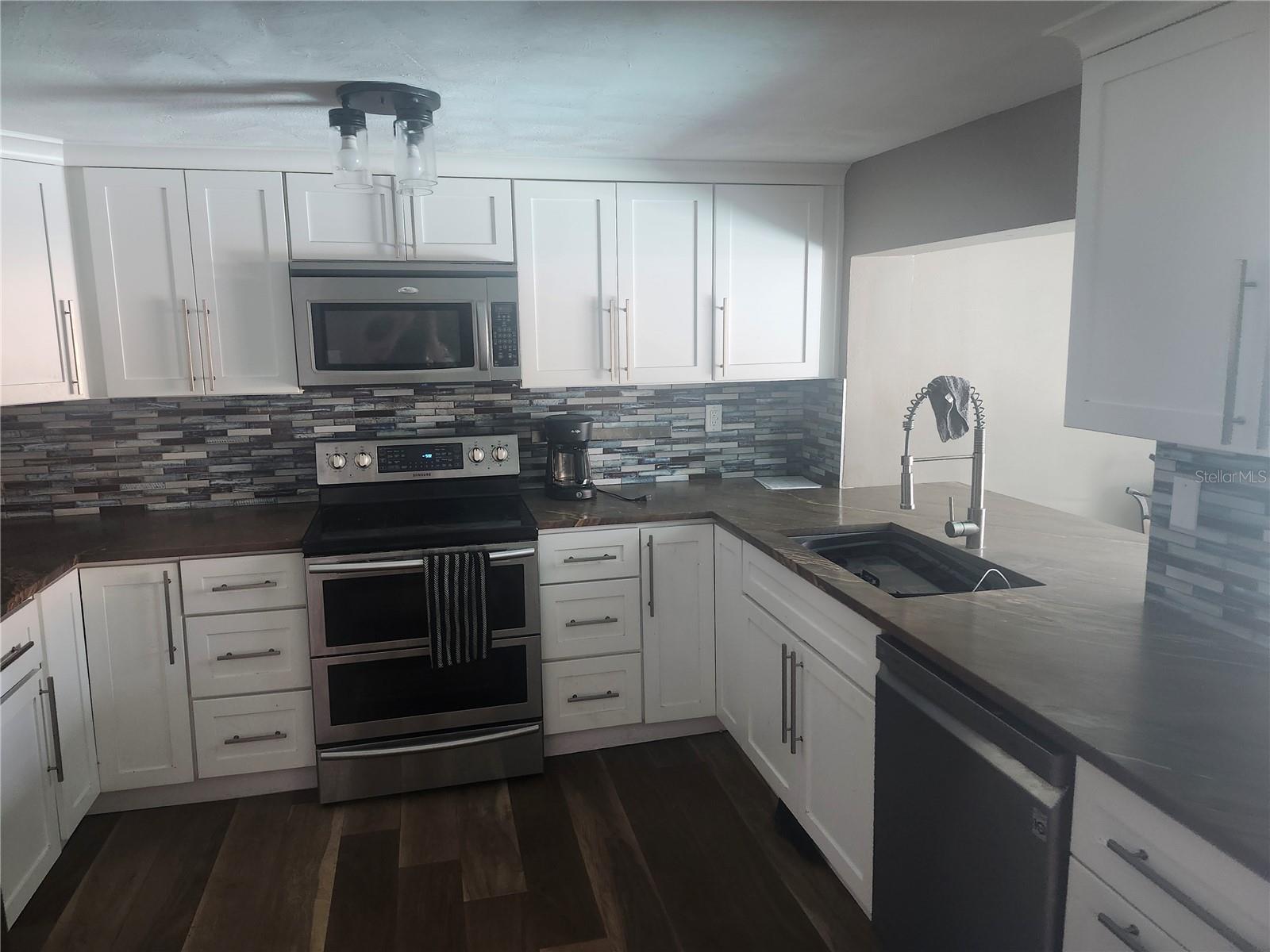 8501 HUNTING SADDLE DR — photo 2