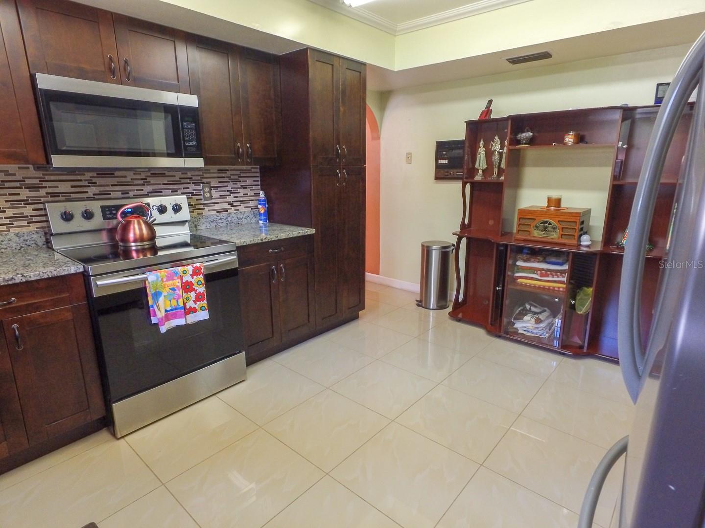 4902 FIVE ACRE RD — photo 18