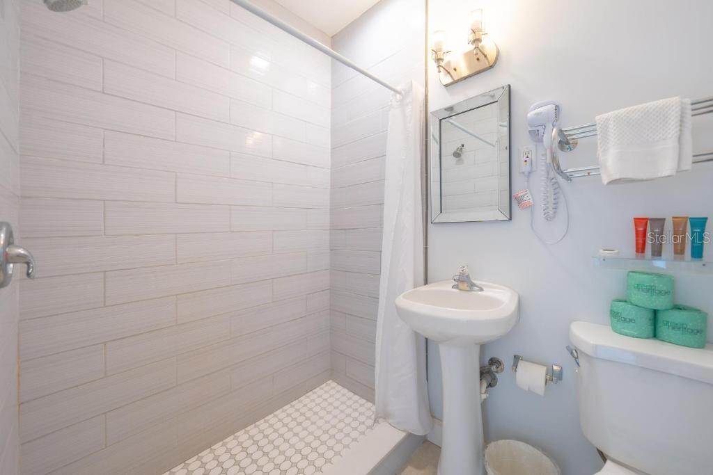 648 POINSETTIA AVE — photo 13