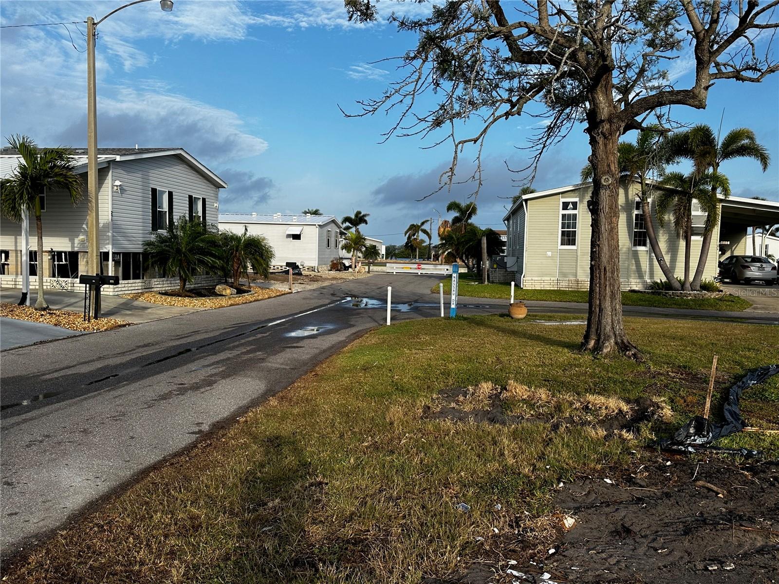 269 JAMAICA DR — photo 13