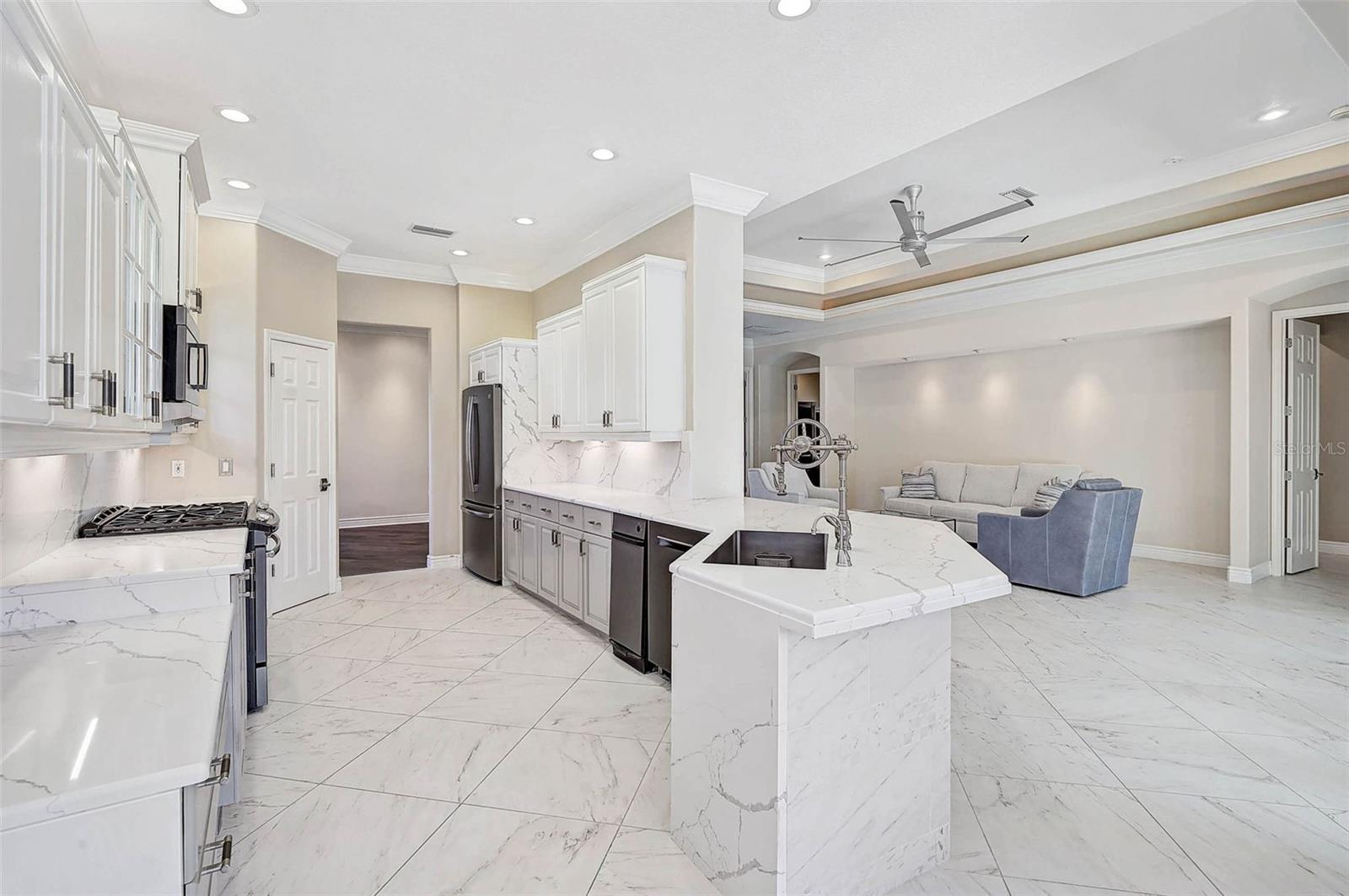 13 BAYHEAD LN — photo 10