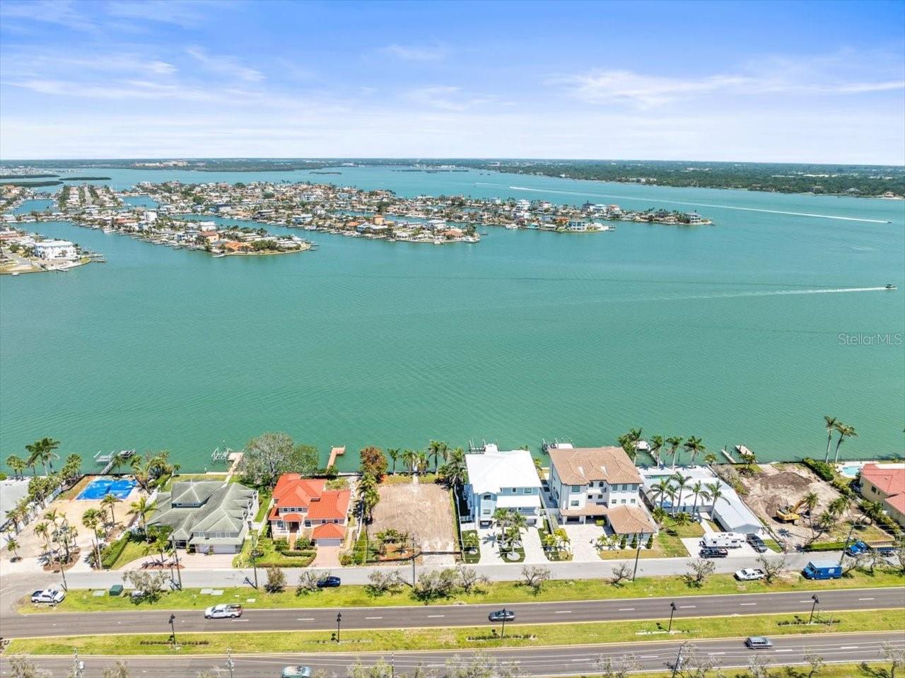 6 PARADISE LN — photo 22