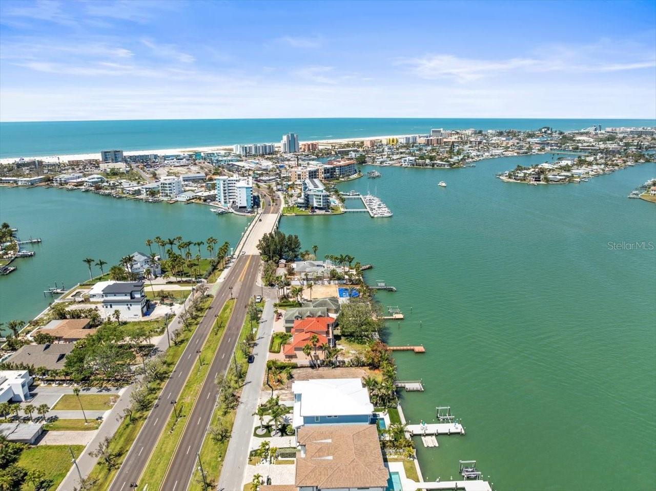6 PARADISE LN — photo 24