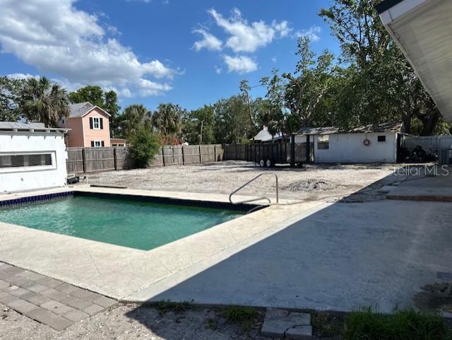 110 PINE AVE — photo 10