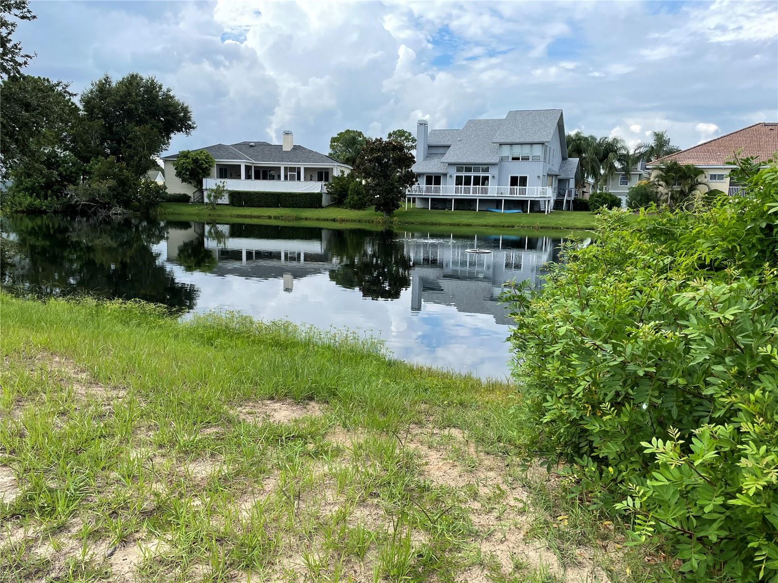 2042 N POINTE ALEXIS DR — photo 2