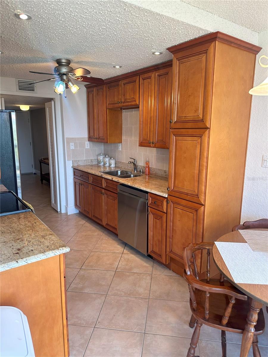 400 ISLAND WAY #206 — photo 7