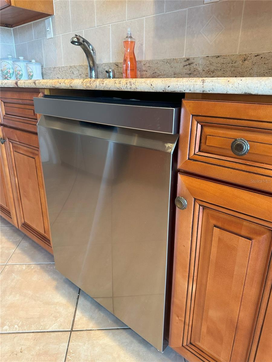 400 ISLAND WAY #206 — photo 8