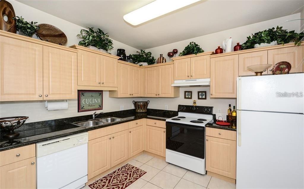 7685 PLANTATION CIR #B — photo 9