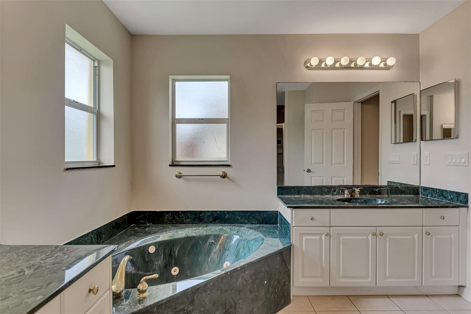 3530 ADELAIDE AVE — photo 40