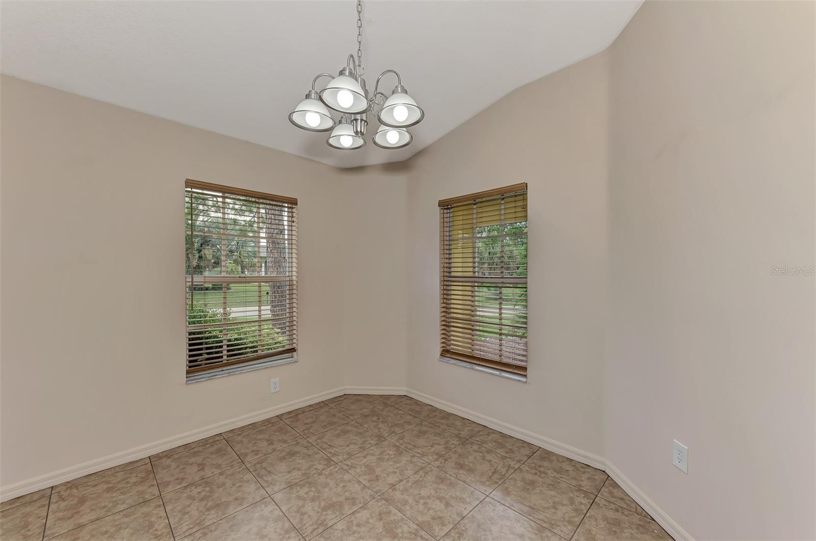 3530 ADELAIDE AVE — photo 29