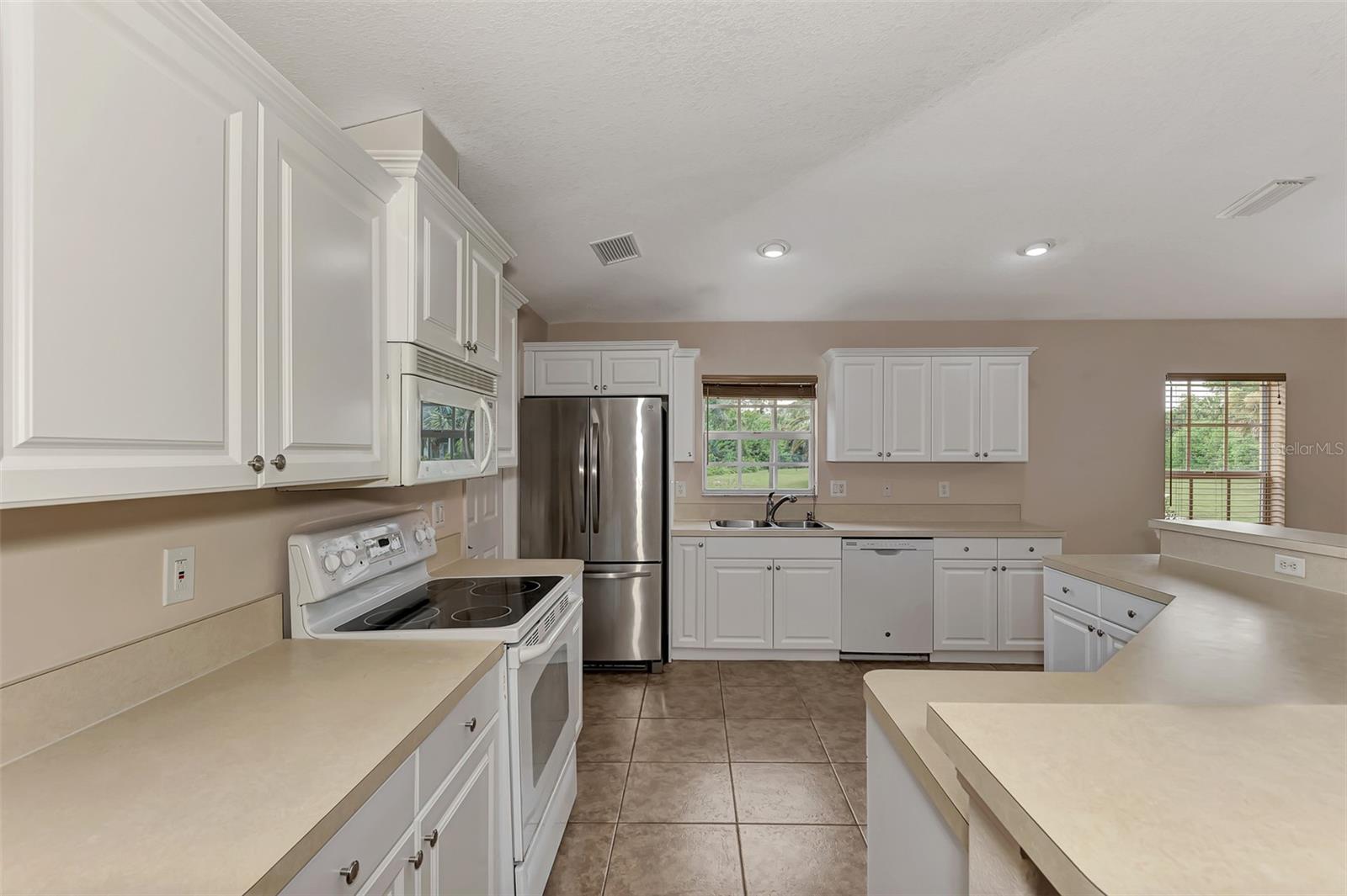 3530 ADELAIDE AVE — photo 25