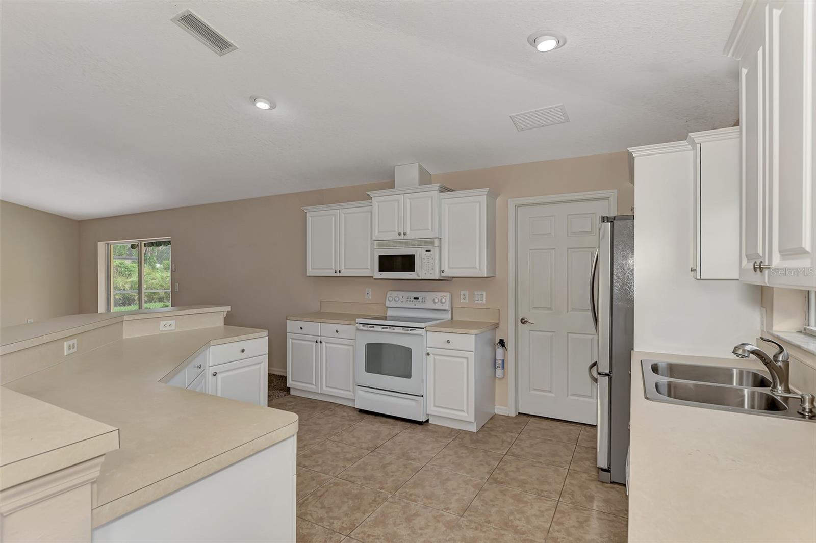3530 ADELAIDE AVE — photo 24
