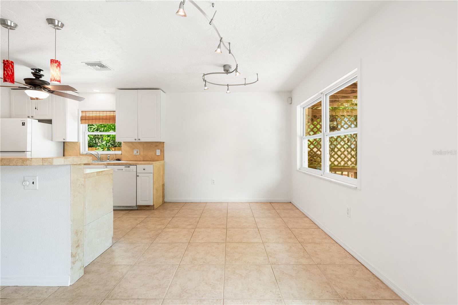 3709 ALDEN WAY — photo 8