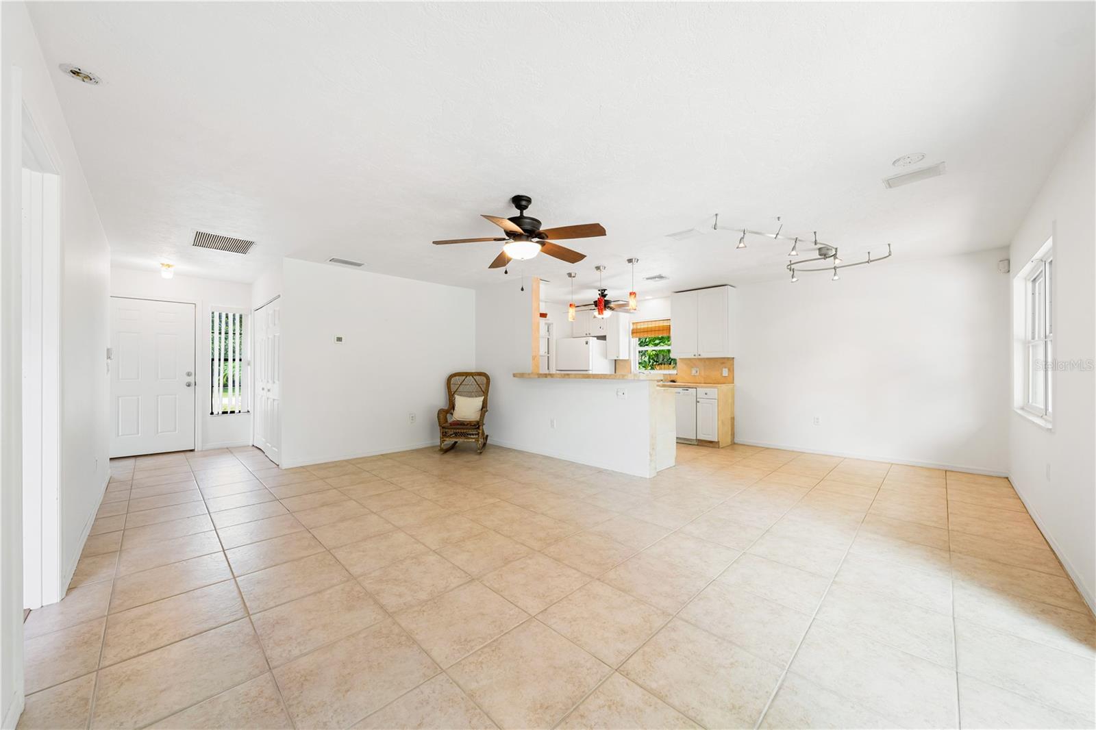 3709 ALDEN WAY — photo 7