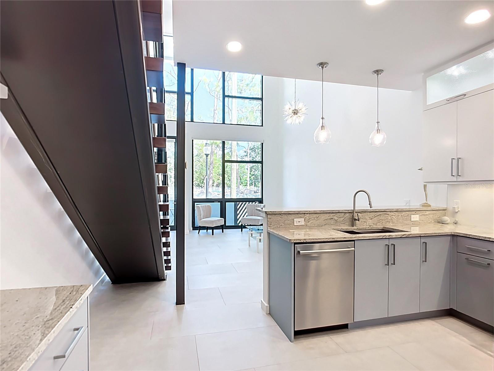 941 N OSPREY AVE — photo 24