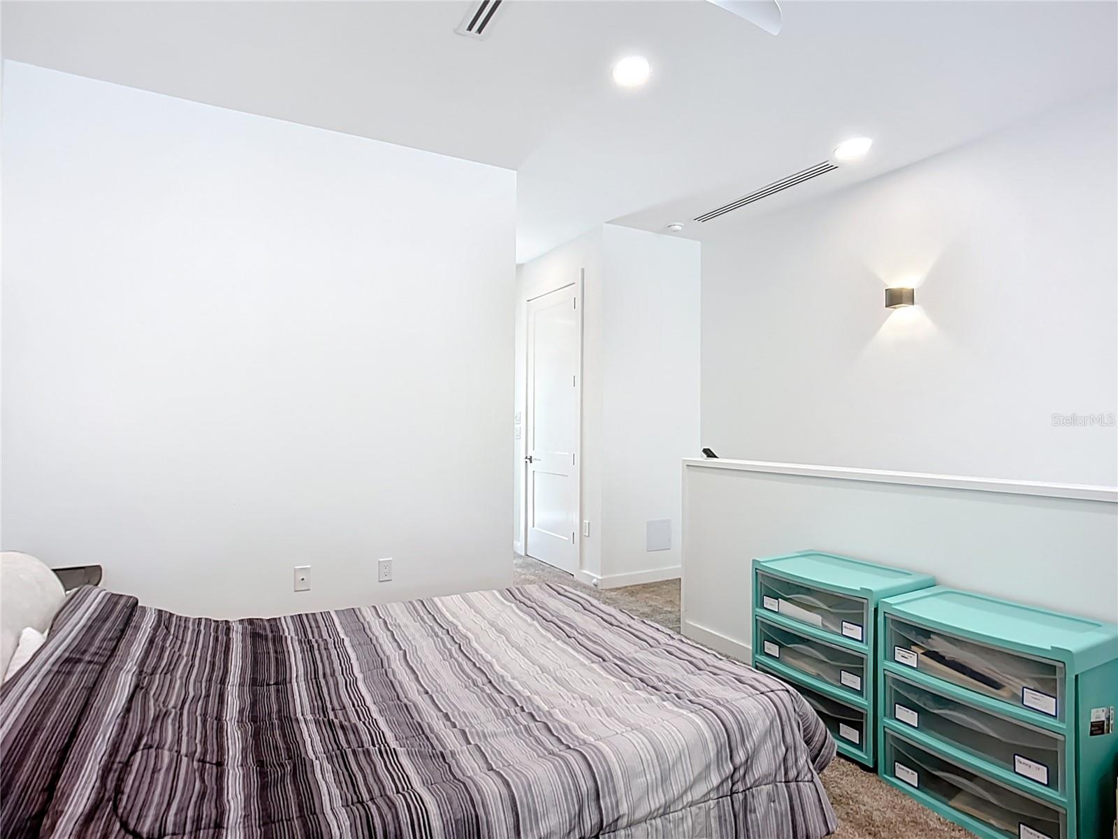 941 N OSPREY AVE — photo 34