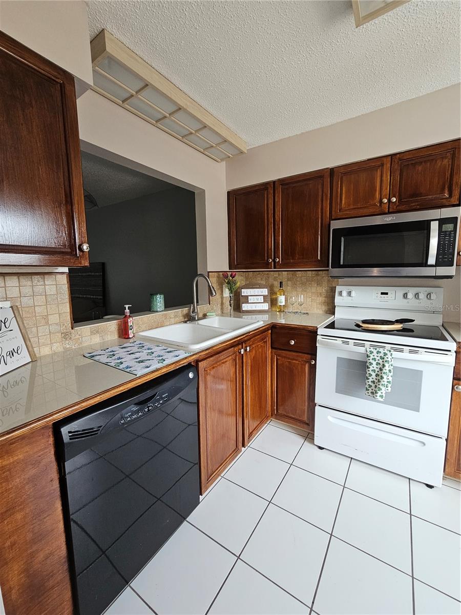 13813 MISSION OAKS BLVD — photo 2