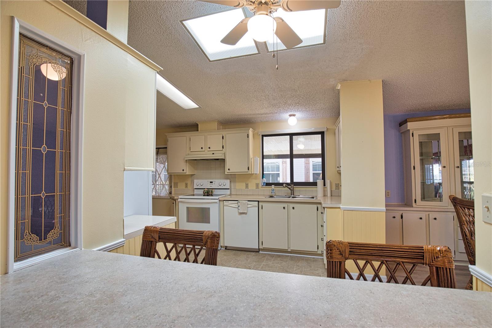 407 MADONNA — photo 15