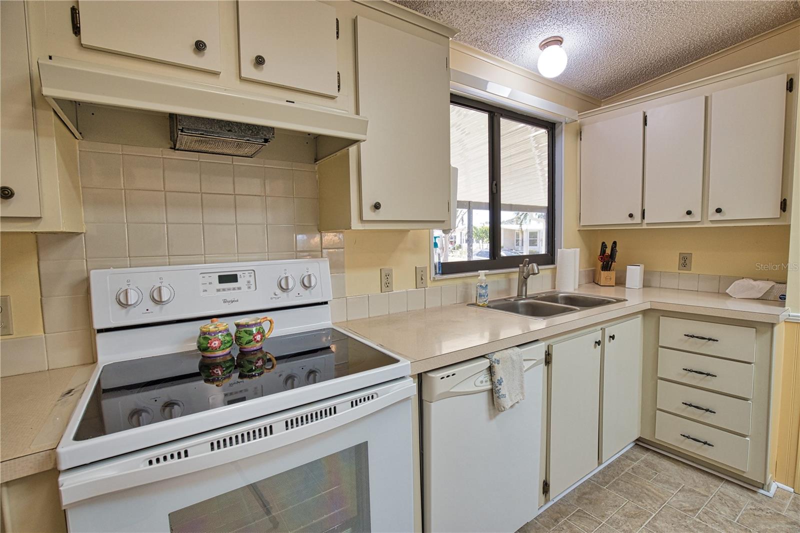 407 MADONNA — photo 11