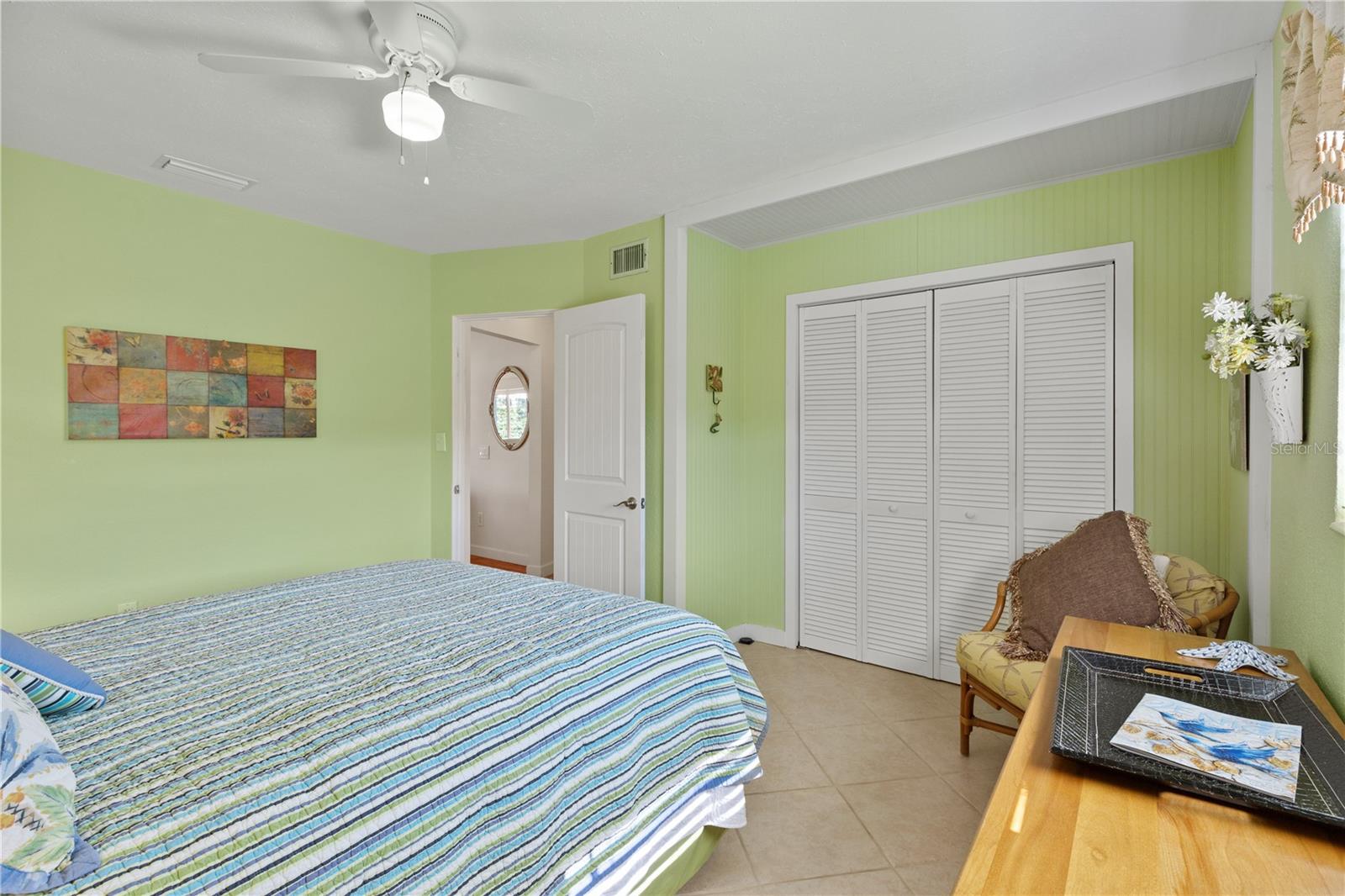 7860 HOLIDAY DR — photo 15