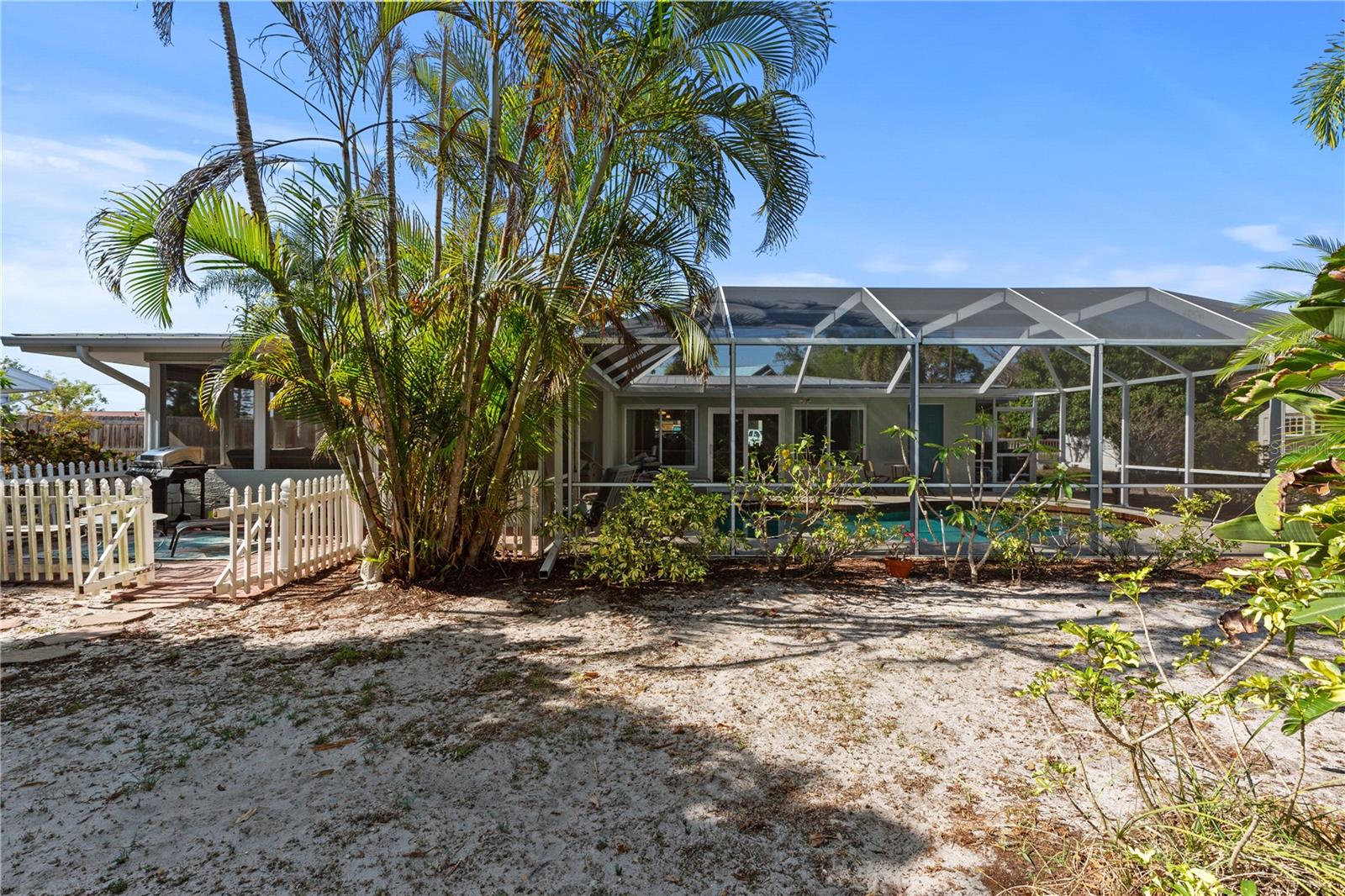7860 HOLIDAY DR — photo 27