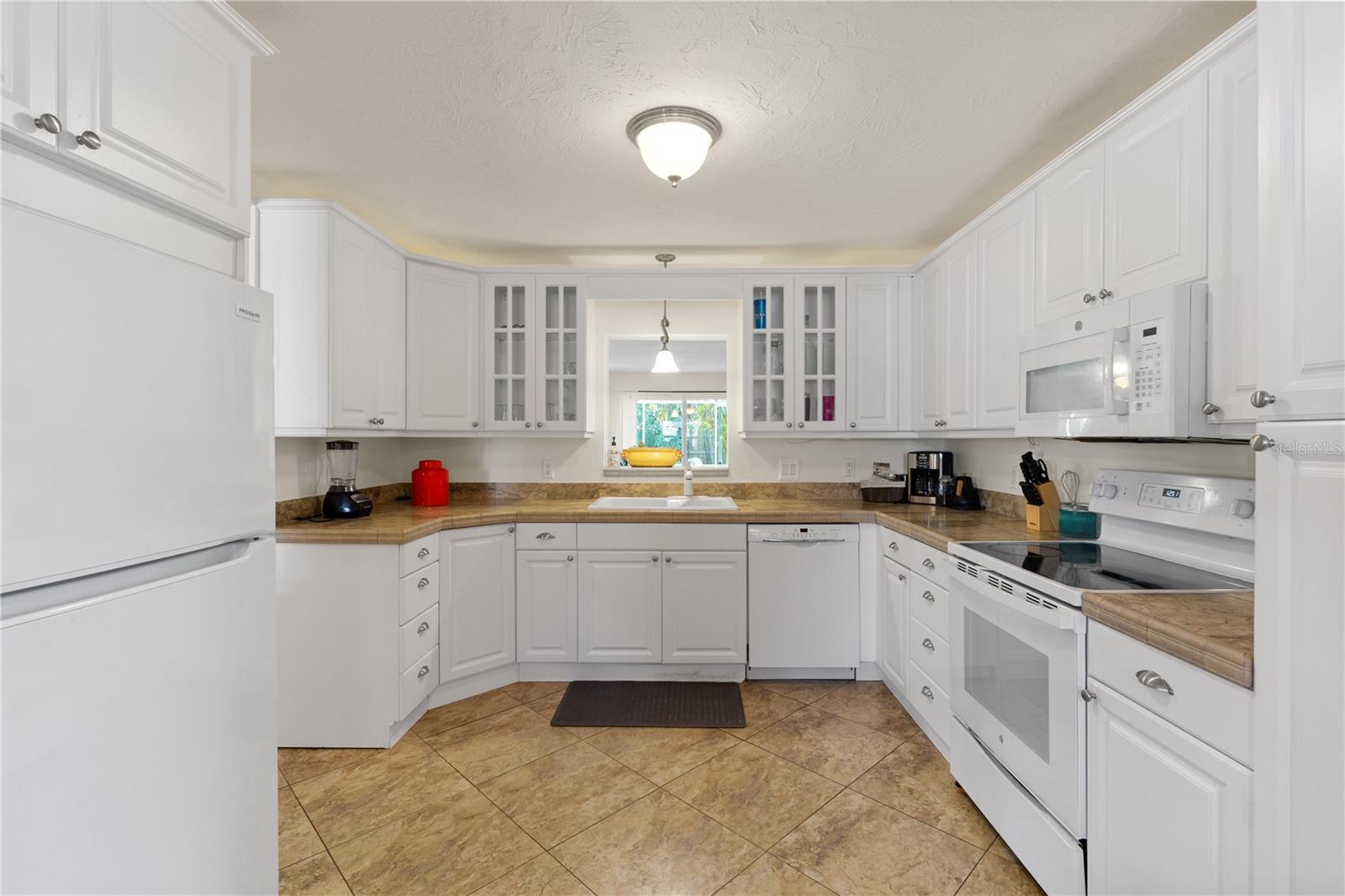 7860 HOLIDAY DR — photo 10