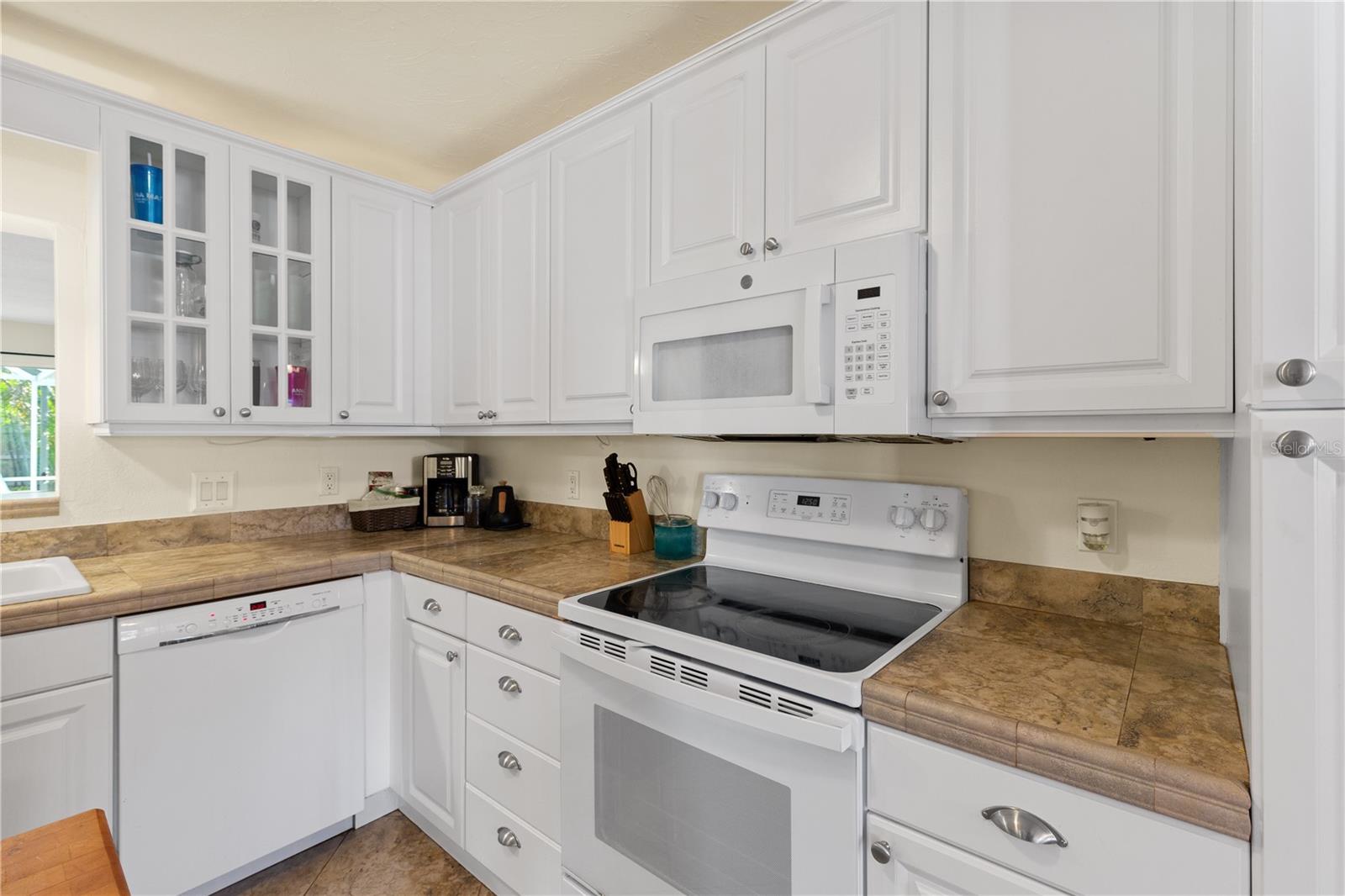 7860 HOLIDAY DR — photo 11