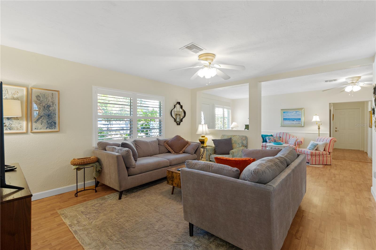 7860 HOLIDAY DR — photo 31