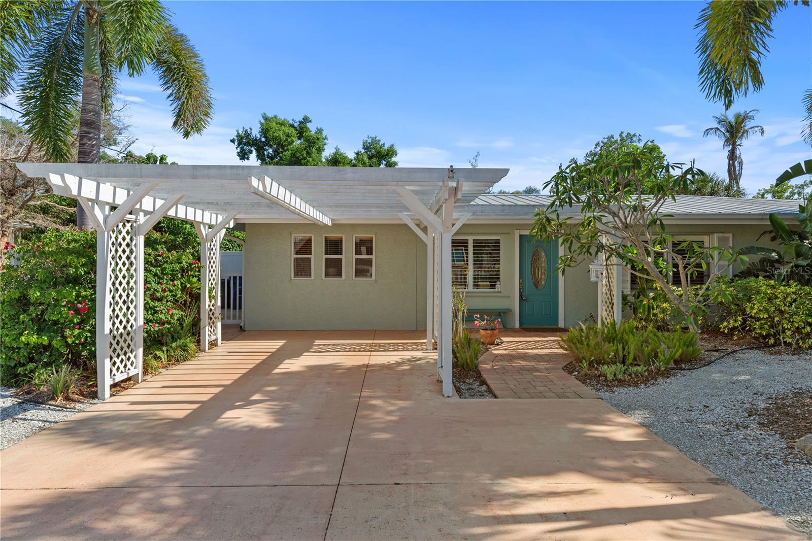7860 HOLIDAY DR — photo 2