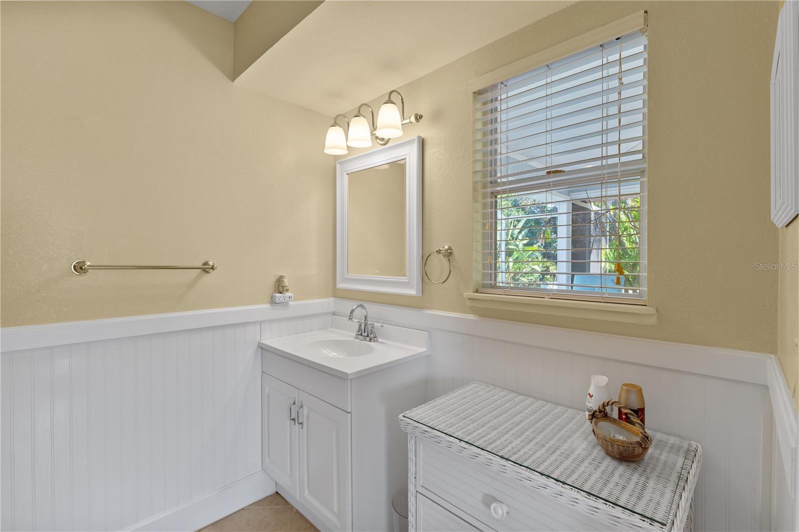 7860 HOLIDAY DR — photo 5