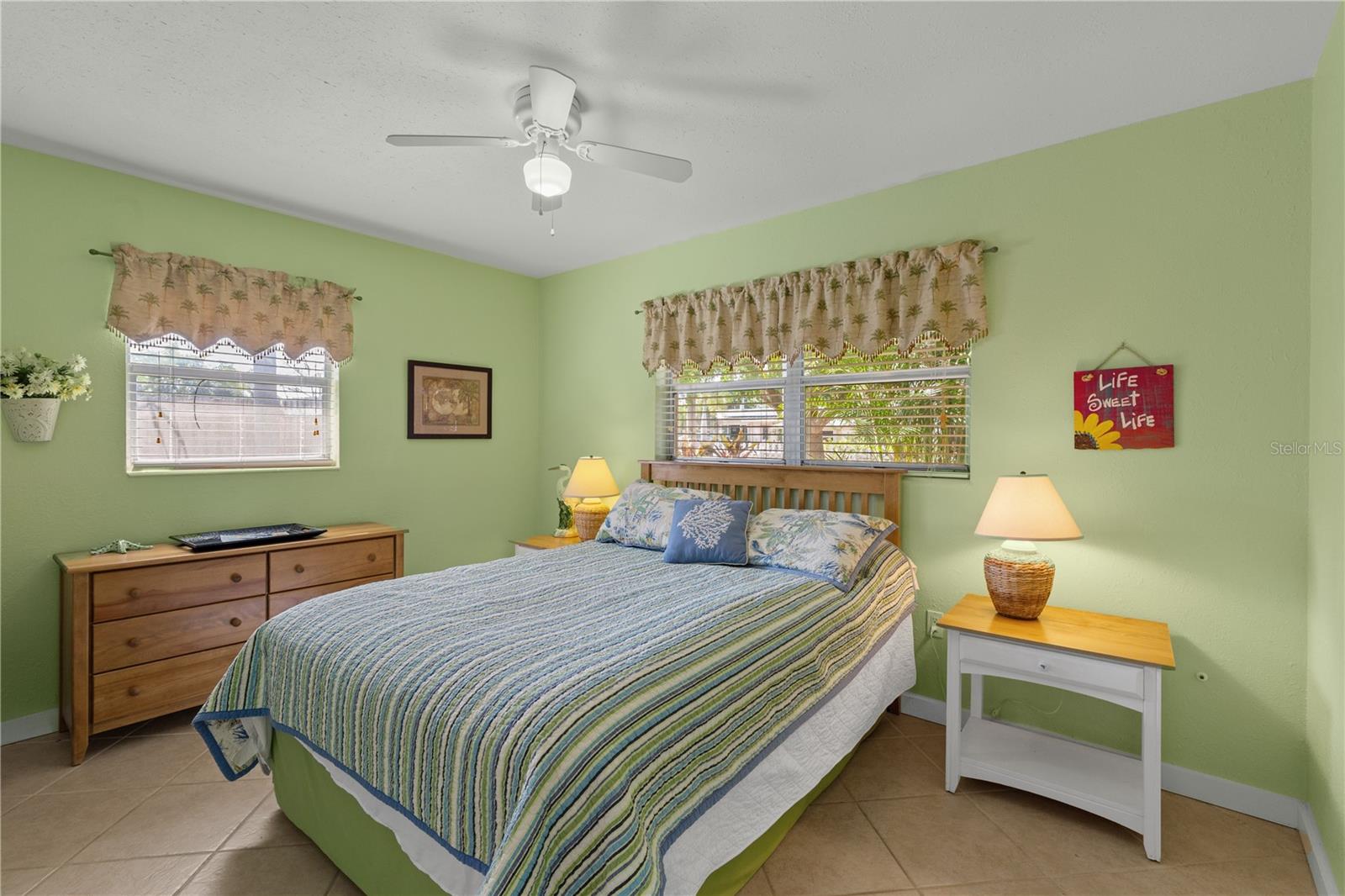 7860 HOLIDAY DR — photo 34