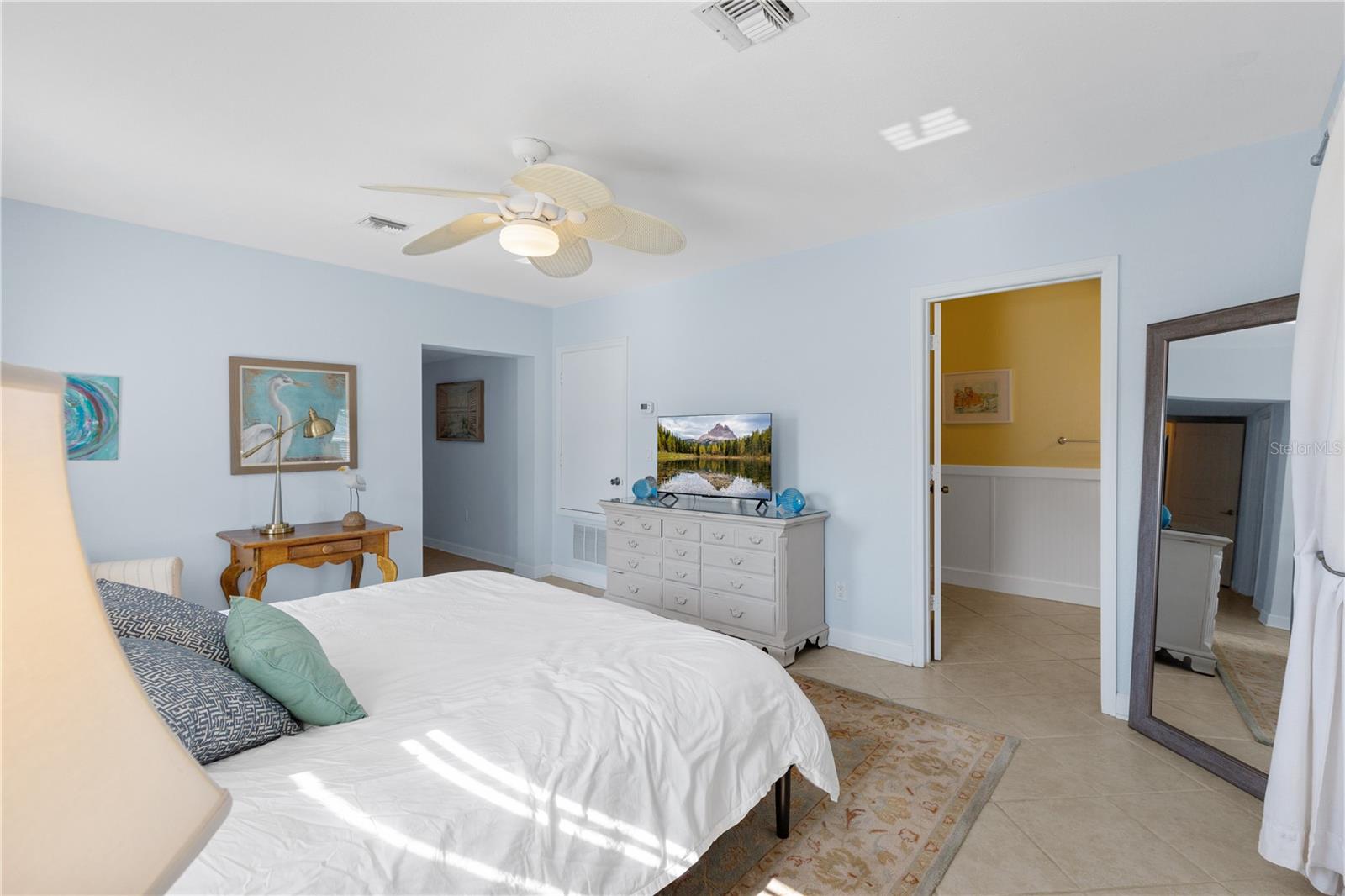 7860 HOLIDAY DR — photo 29