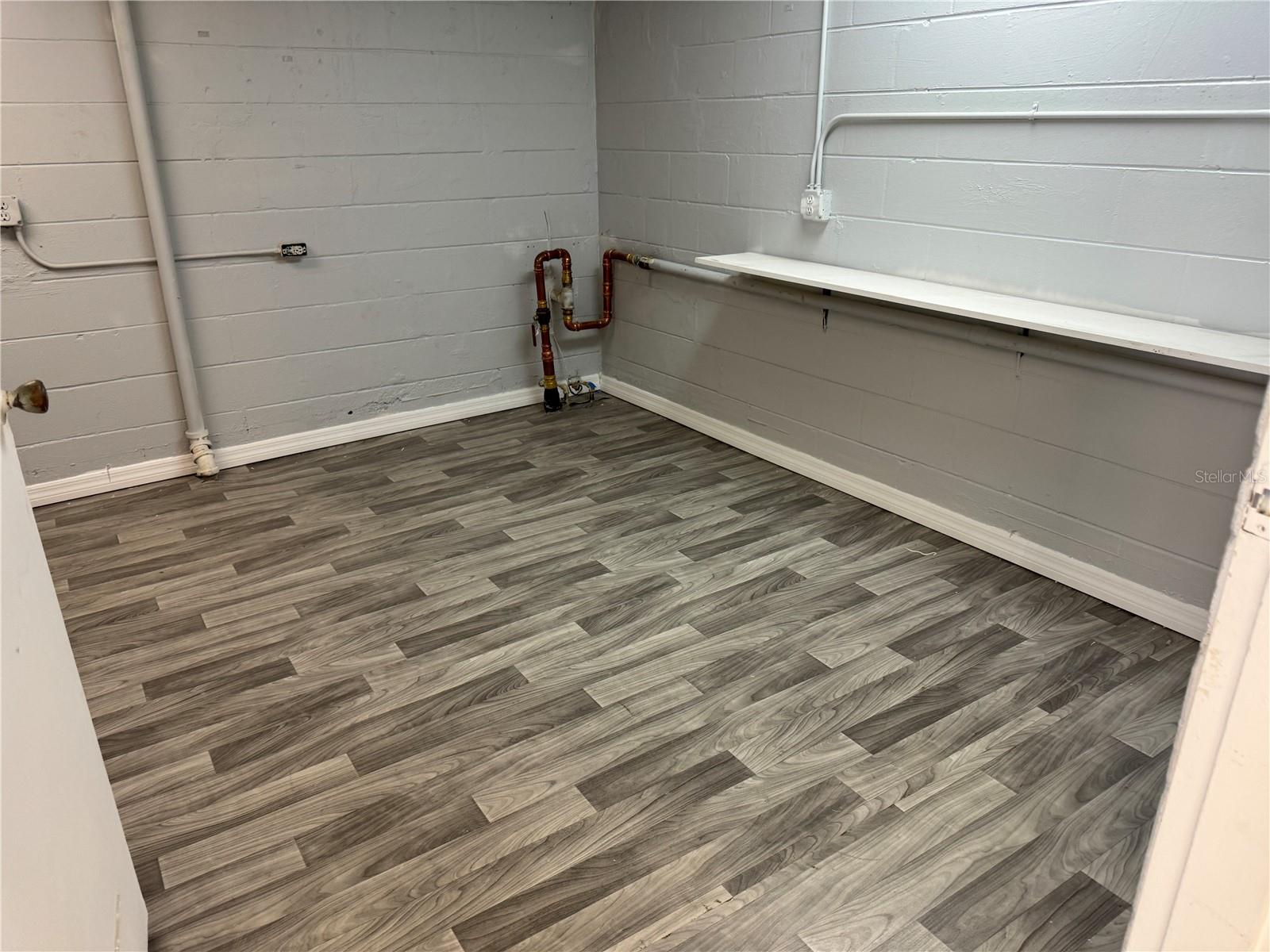 8610 N SUWANEE AVE — photo 31