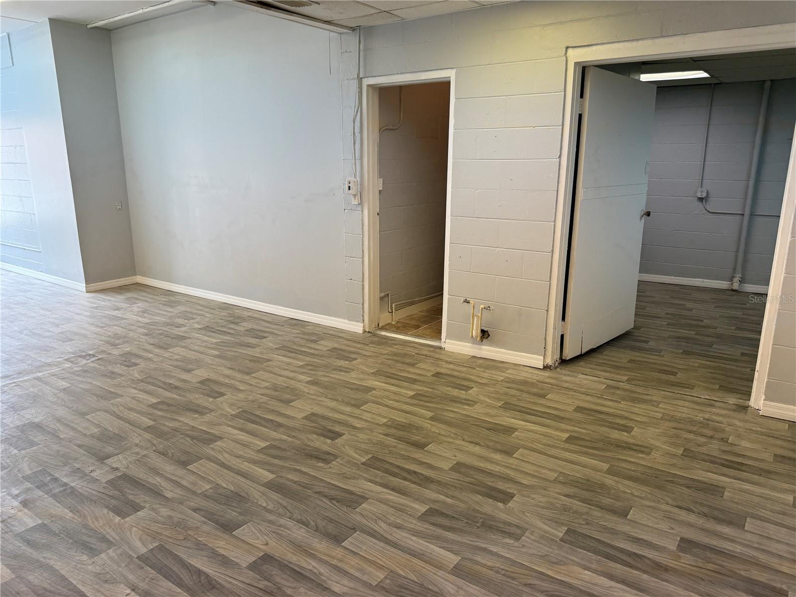 8610 N SUWANEE AVE — photo 28